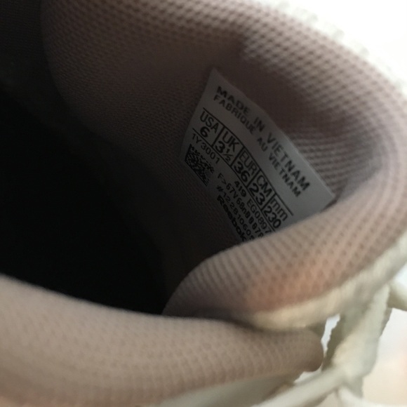 Reebok Women's Classic Harman Ripple Sneaker - Picture 10 of 10